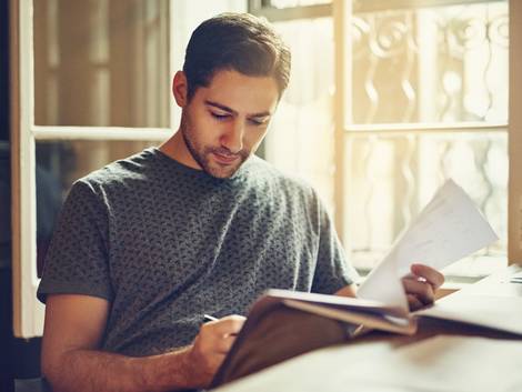 Mietvertrag, Wohnungssuche Tipps, Foto: iStock/Cecilie Arcurs