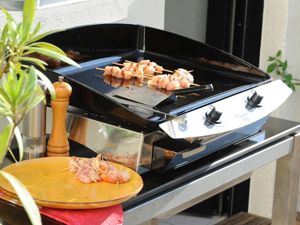 Grillieren auf dem Balkon, Plancha Grill, Foto: BUKH Bremen GmbH/plancha-mania.de