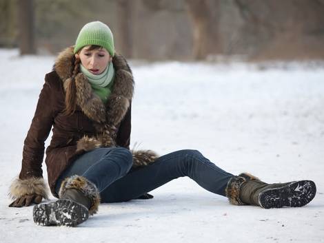 Schneeräumen, Haftung, Foto: iStock/Marina_Ph