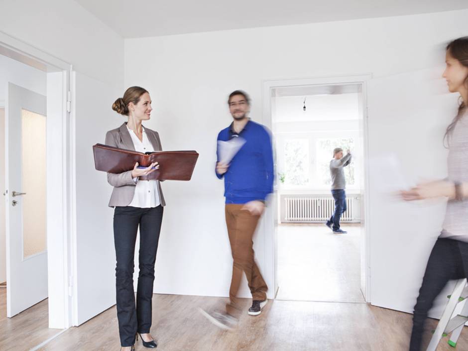 Maklerprovision, Immobilienmakler, Vertragsabschluss, Foto: Westend61/imago